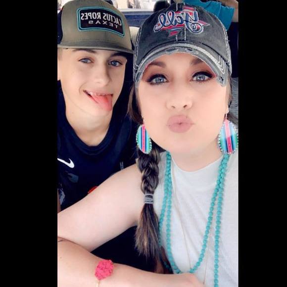 Meet your Posher, Alyssa - Picture 1 of 1